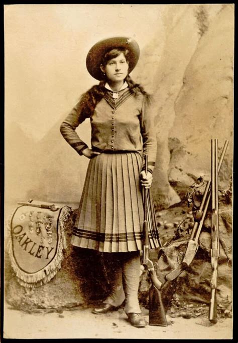 10 Famous Female Cowgirls, Outlaws, and Gunslingers of the。